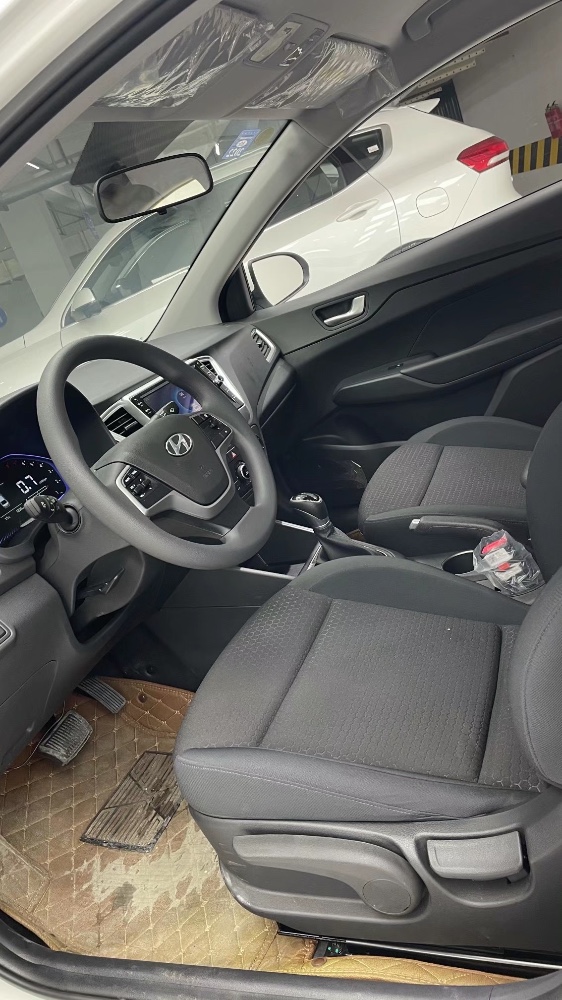 成都20年现代瑞纳6