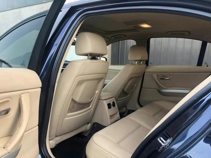 保定12年宝马3系8