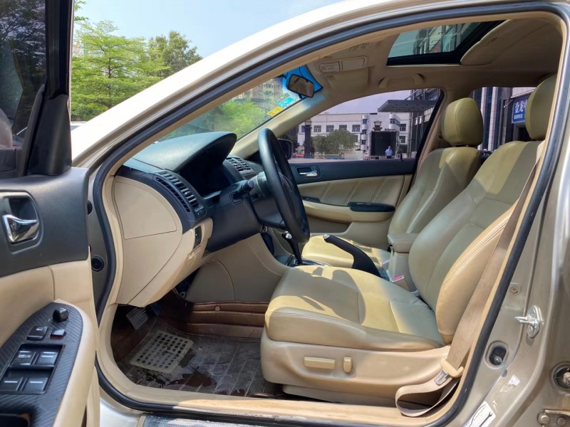 东莞04年本田雅阁8