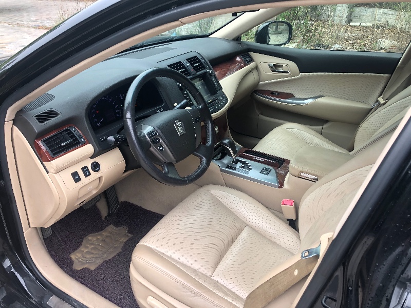 深圳13年丰田皇冠5