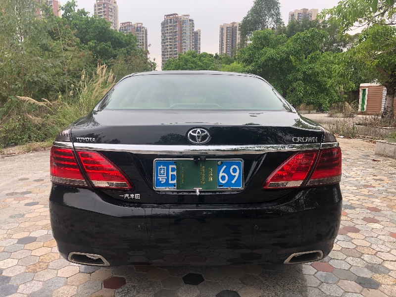深圳13年丰田皇冠1