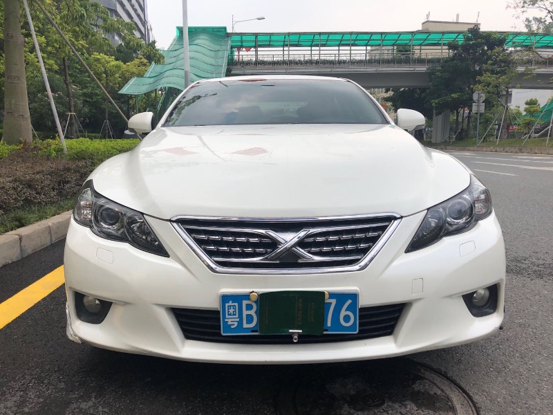 深圳13年丰田锐志8