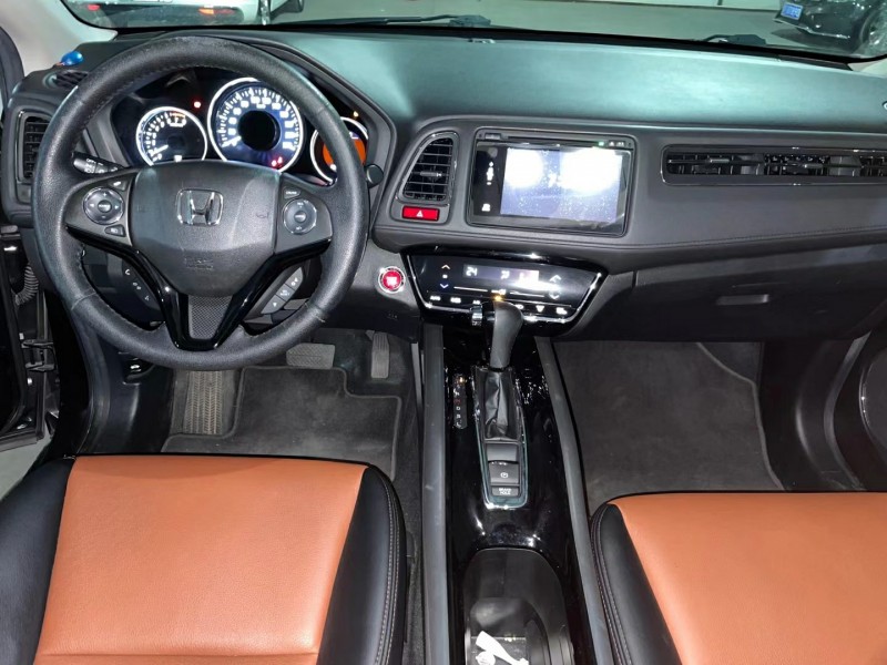 中山17年本田缤智8