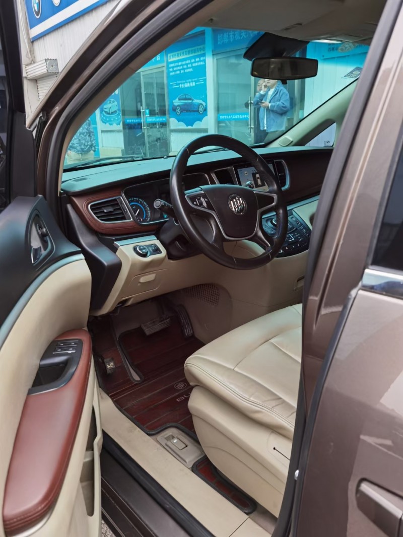 保定16年别克GL88