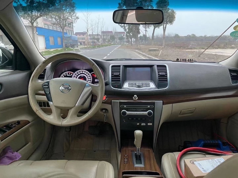 徐州11年日产天籁3