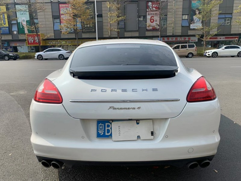 广州12年保时捷帕拉梅拉9