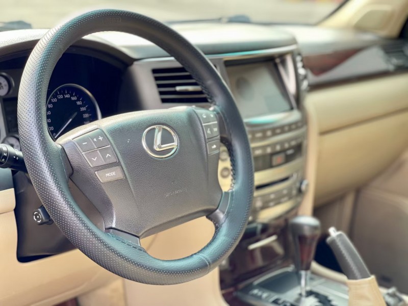 張家口11年雷克薩斯LX8