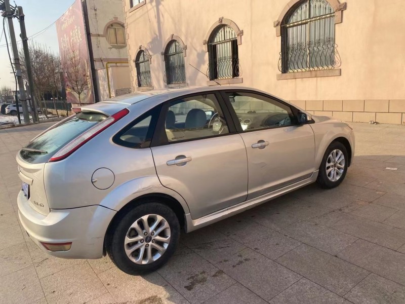 青岛11年福特福克斯3