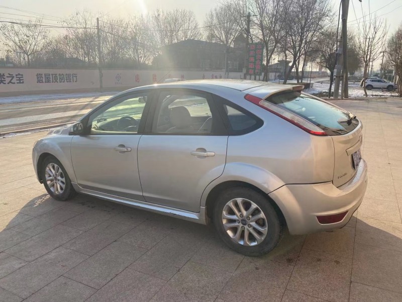 青岛11年福特福克斯7