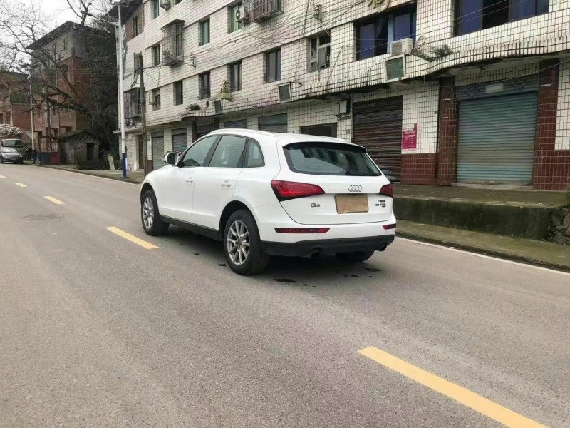 重慶13年奧迪Q58