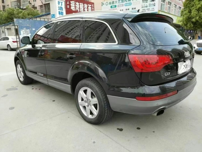 重慶14年奧迪Q75