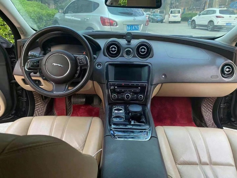泰安13年捷豹XJ6