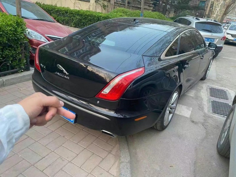 泰安13年捷豹XJ8