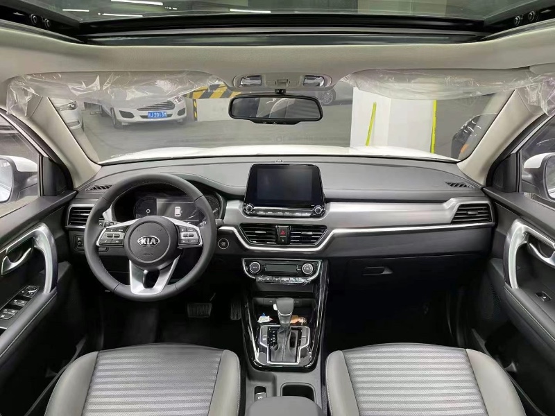 成都21年起亚智跑8