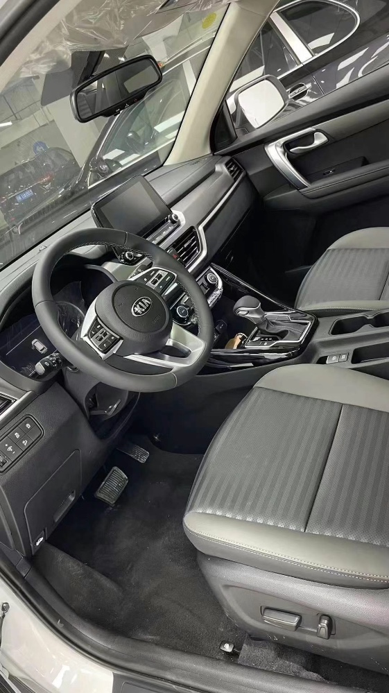 成都21年起亚智跑6