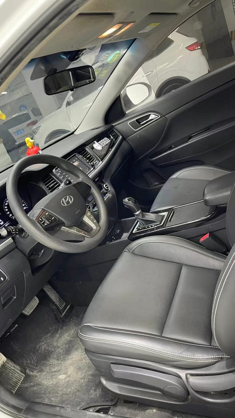 成都17年现代名图4