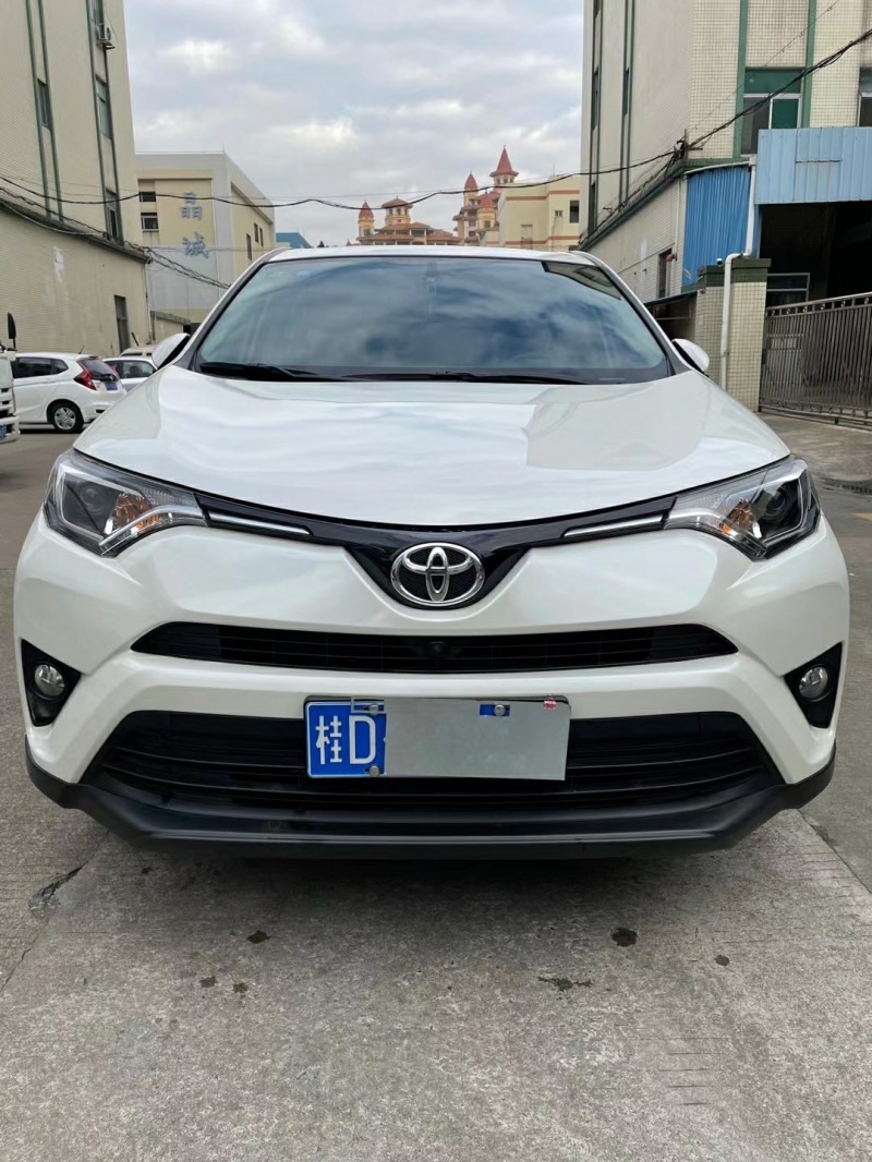 中山19年丰田RAV42