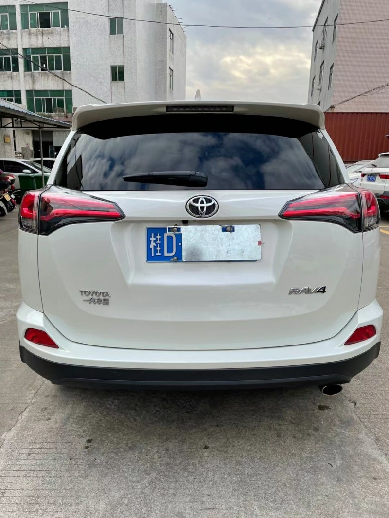 中山19年丰田RAV49