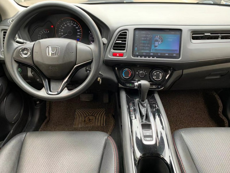 中山16年本田缤智8