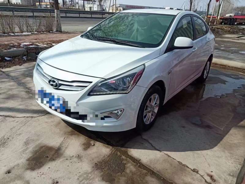 烟台15年现代瑞纳2