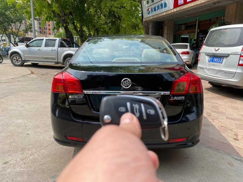 中山10年别克凯越5