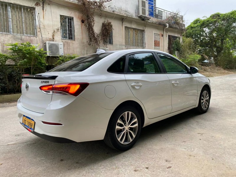 中山19年别克威朗4