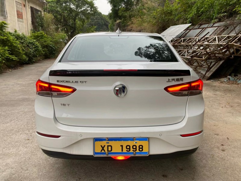 中山19年别克威朗5