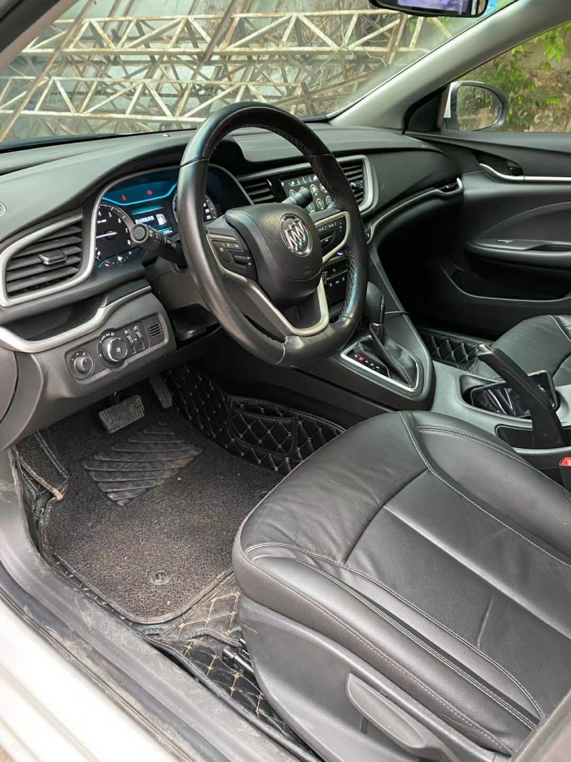 中山19年别克威朗8