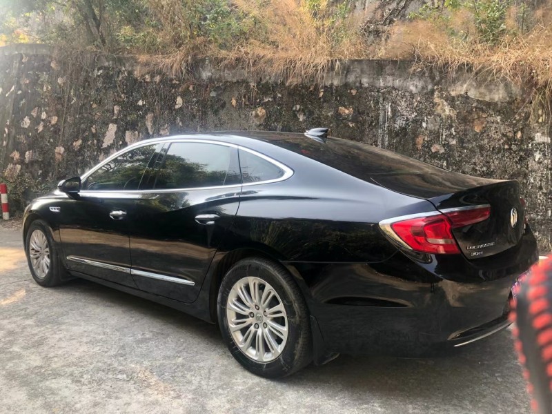 中山17年别克君越6