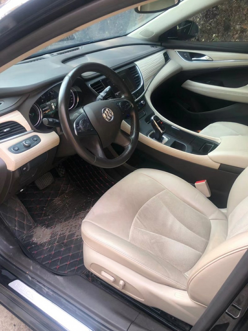 中山17年别克君越8