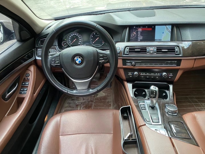 中山17年宝马5系4