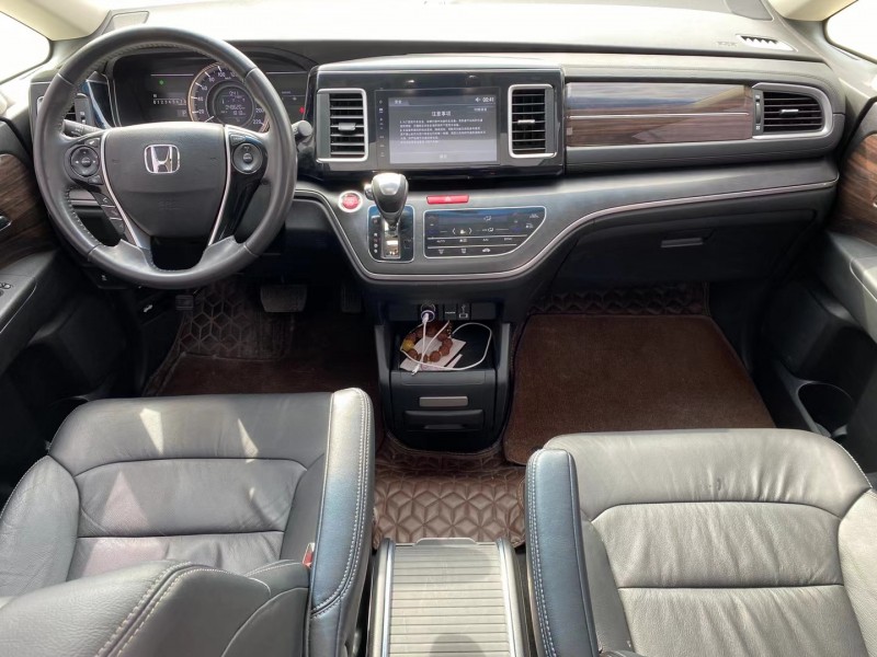 青岛18年本田艾力绅2