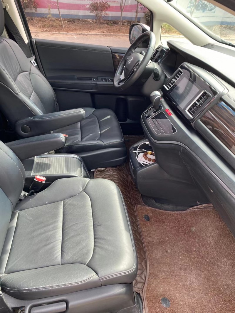 青岛18年本田艾力绅1