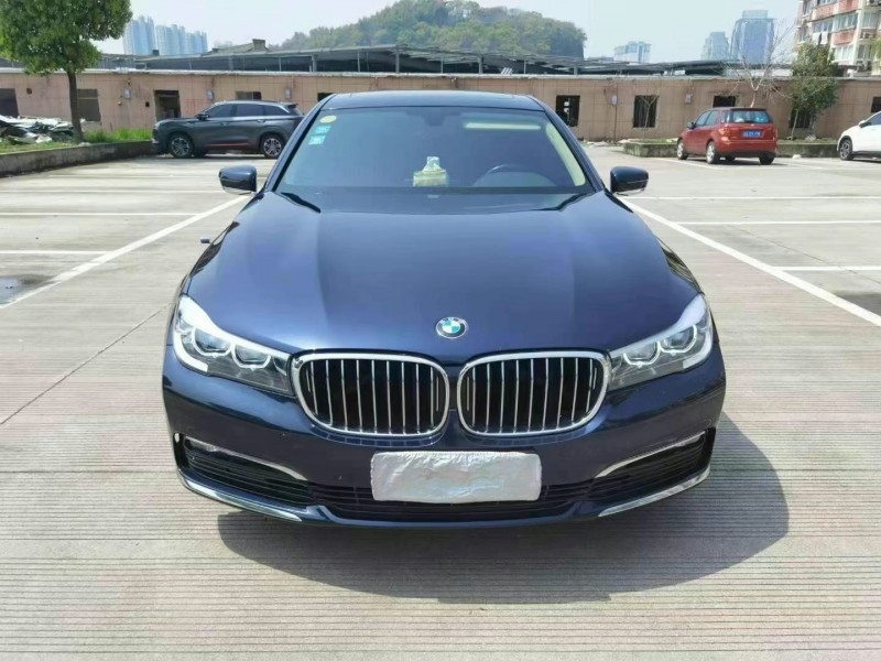 武汉17年宝马7系1