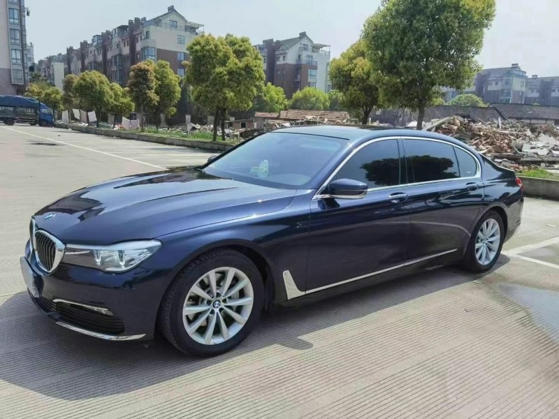 武汉17年宝马7系3