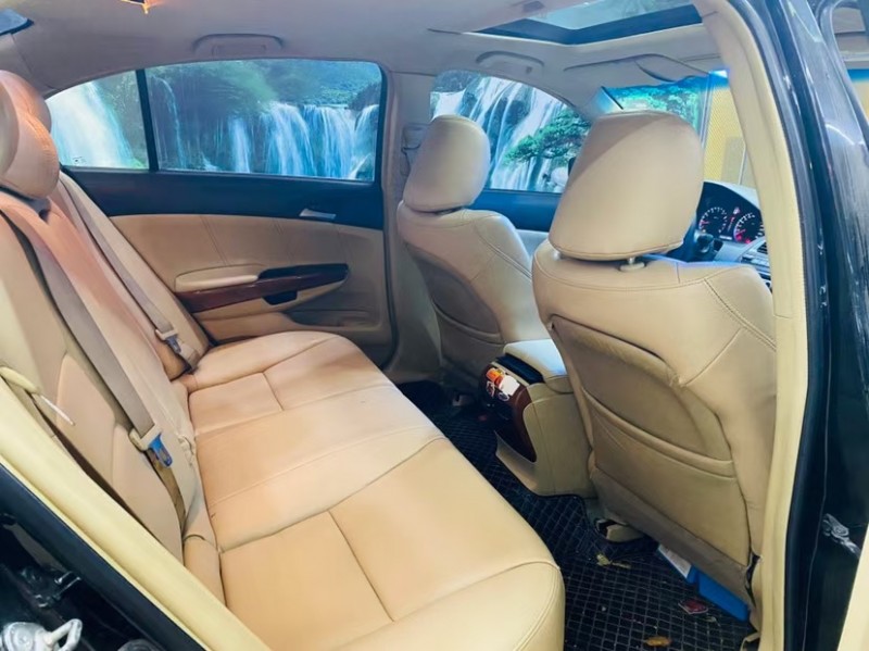 东莞11年本田雅阁8