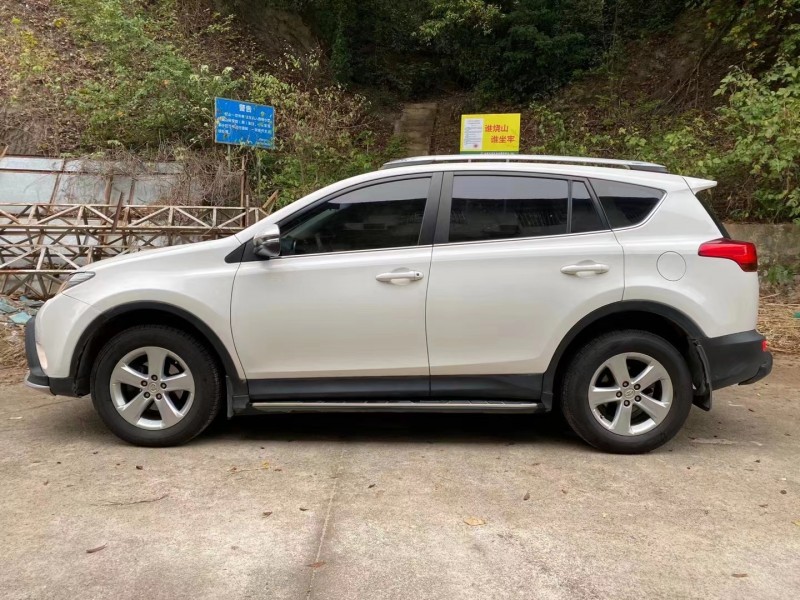 中山14年丰田RAV43