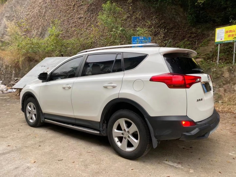 中山14年丰田RAV49