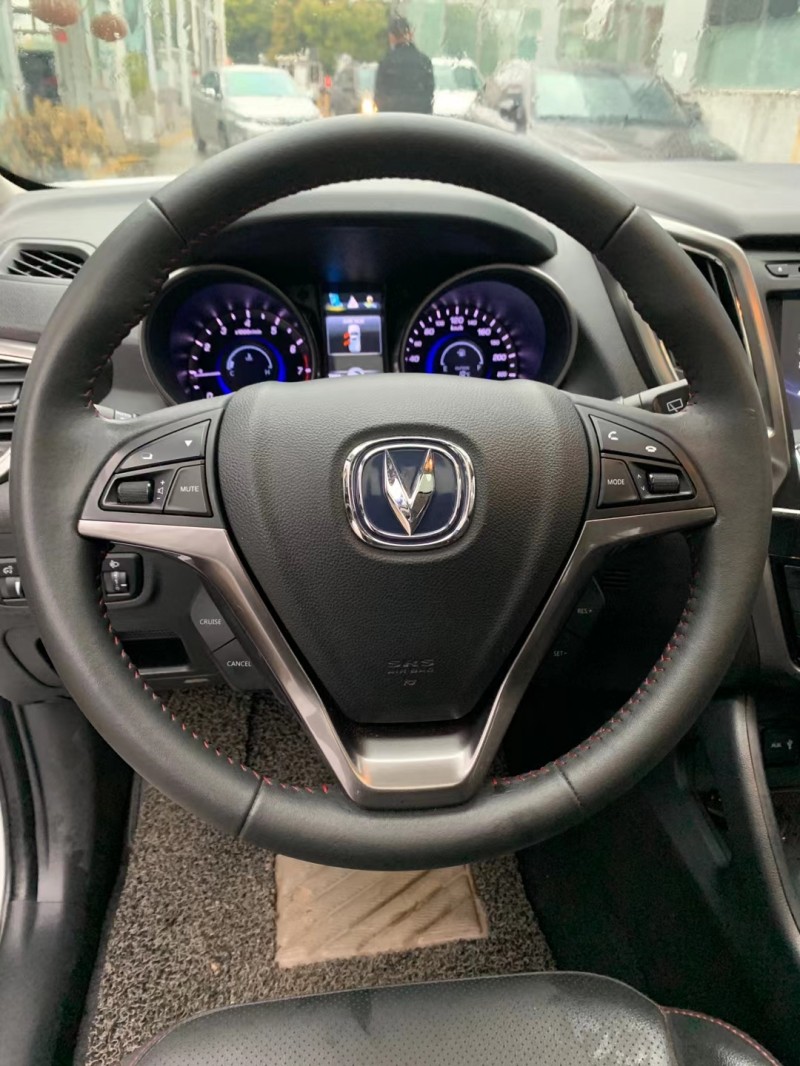 宜昌17年長安汽車CS758