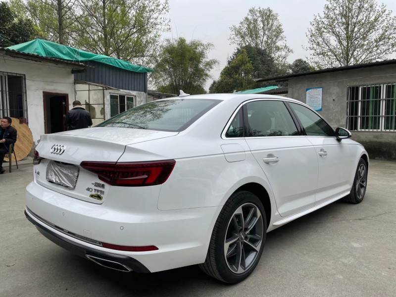 成都20年奥迪A4L1