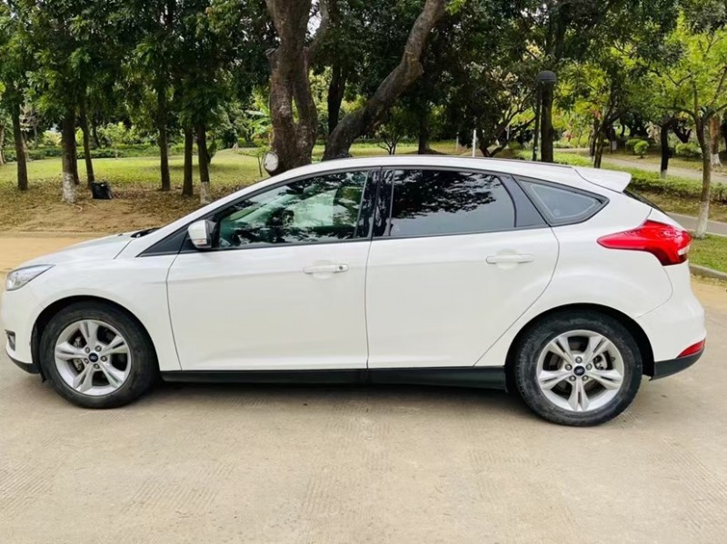 东莞17年福特福克斯8