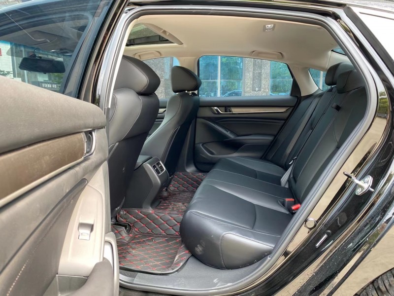 东莞21年本田雅阁4