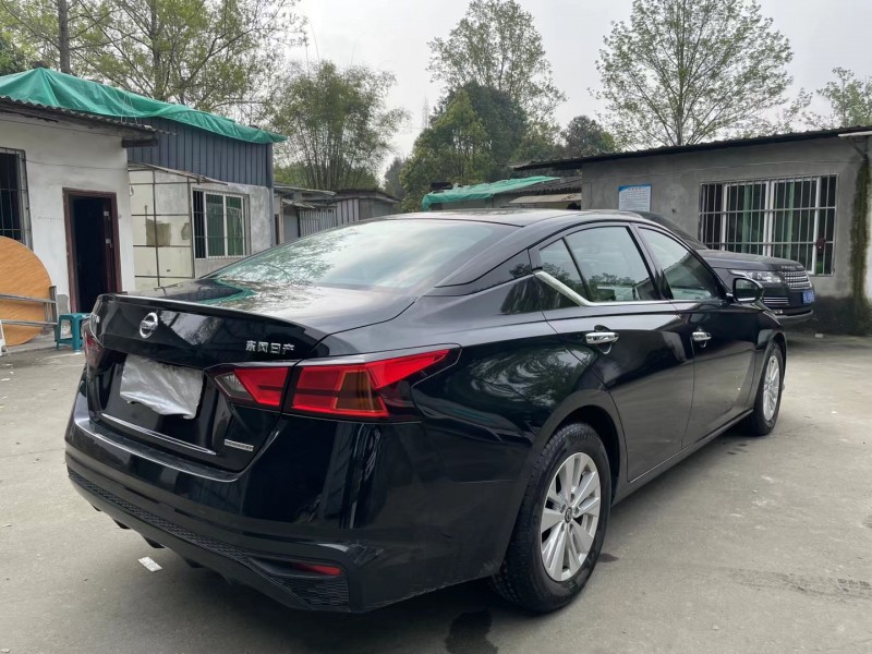 成都20年日产天籁7