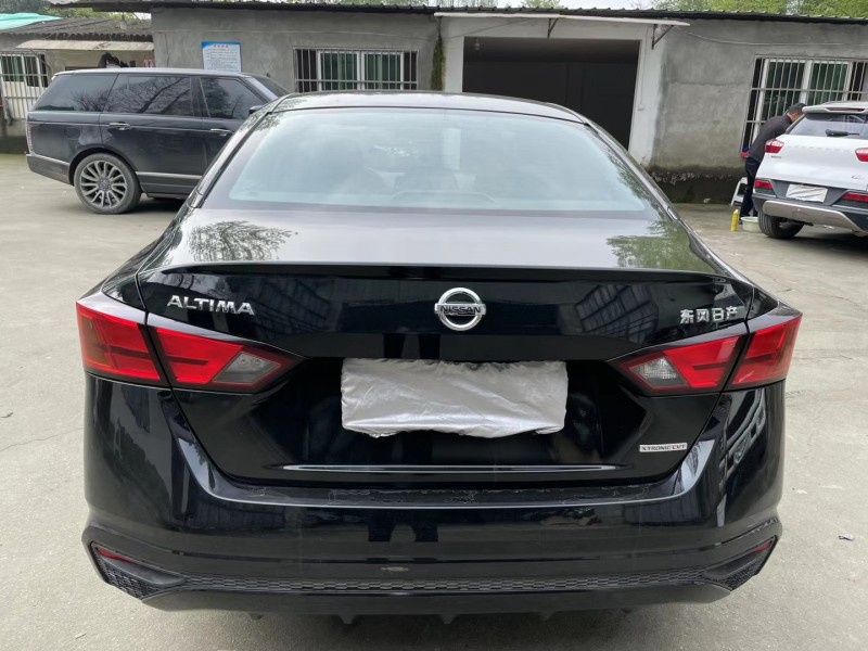 成都20年日产天籁5