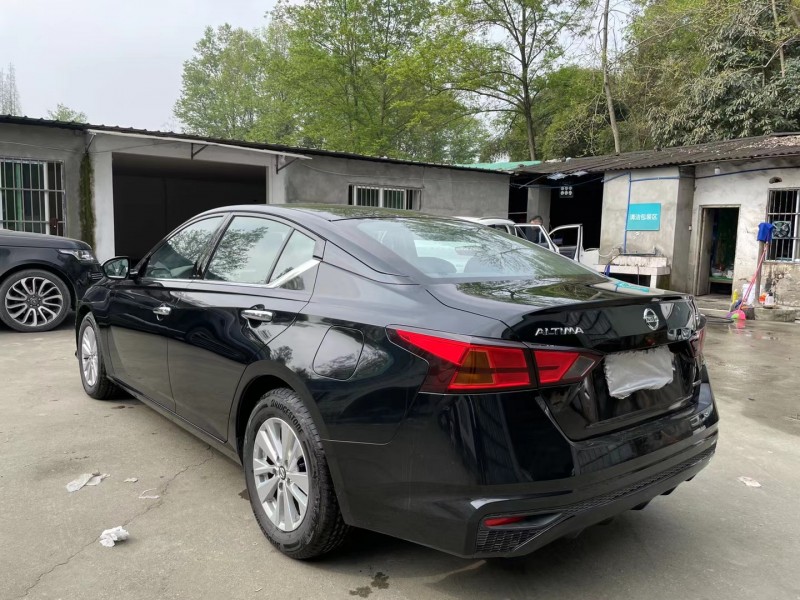 成都20年日产天籁4