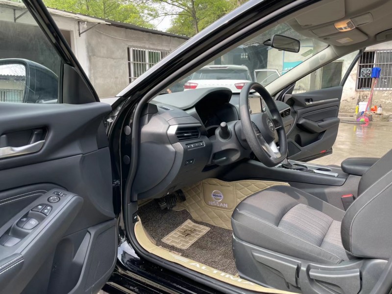 成都20年日产天籁1