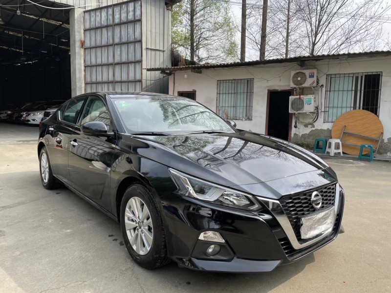 成都20年日产天籁8