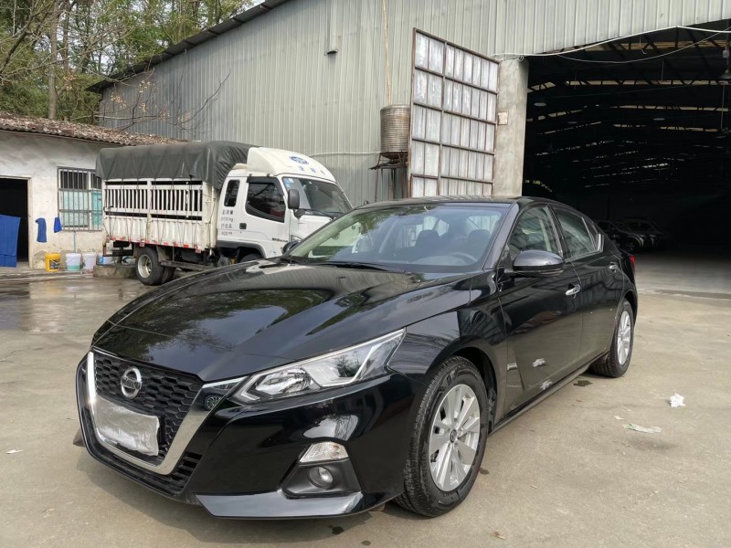 成都20年日产天籁6