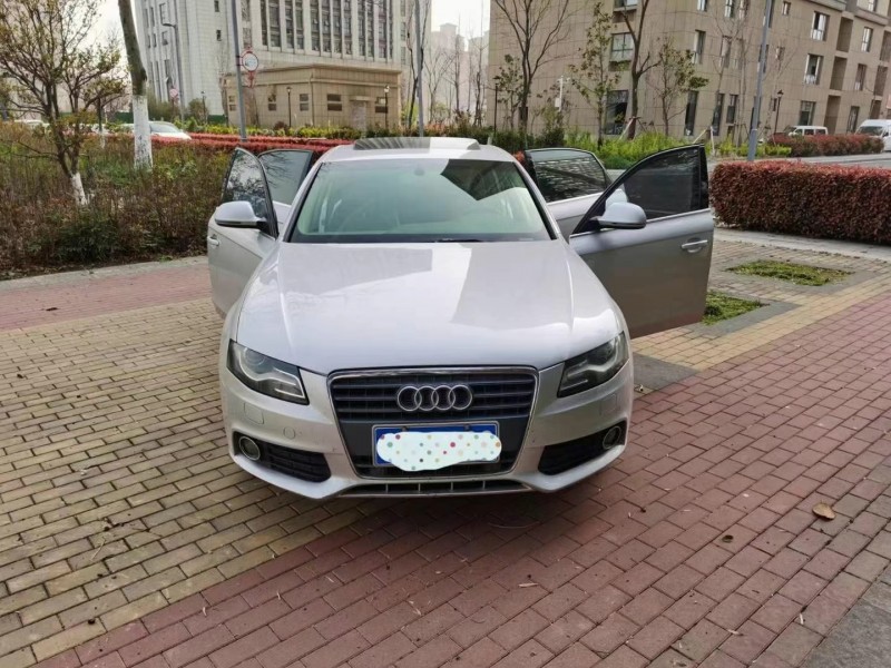 泰安12年奧迪A4L1