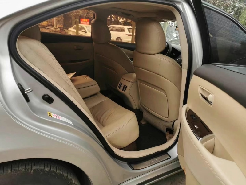 成都11年雷克萨斯ES8